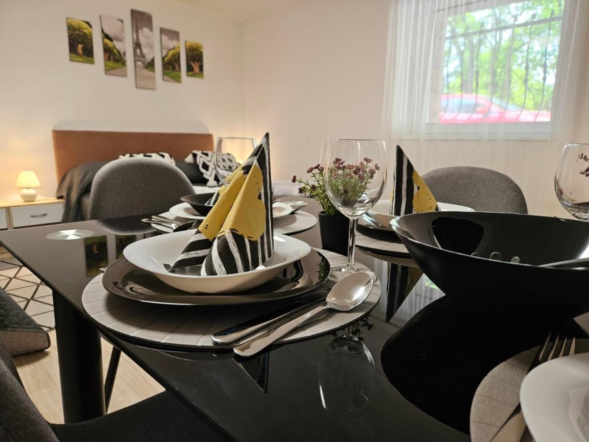 Holiness Apartmanok Сегед Экстерьер фото