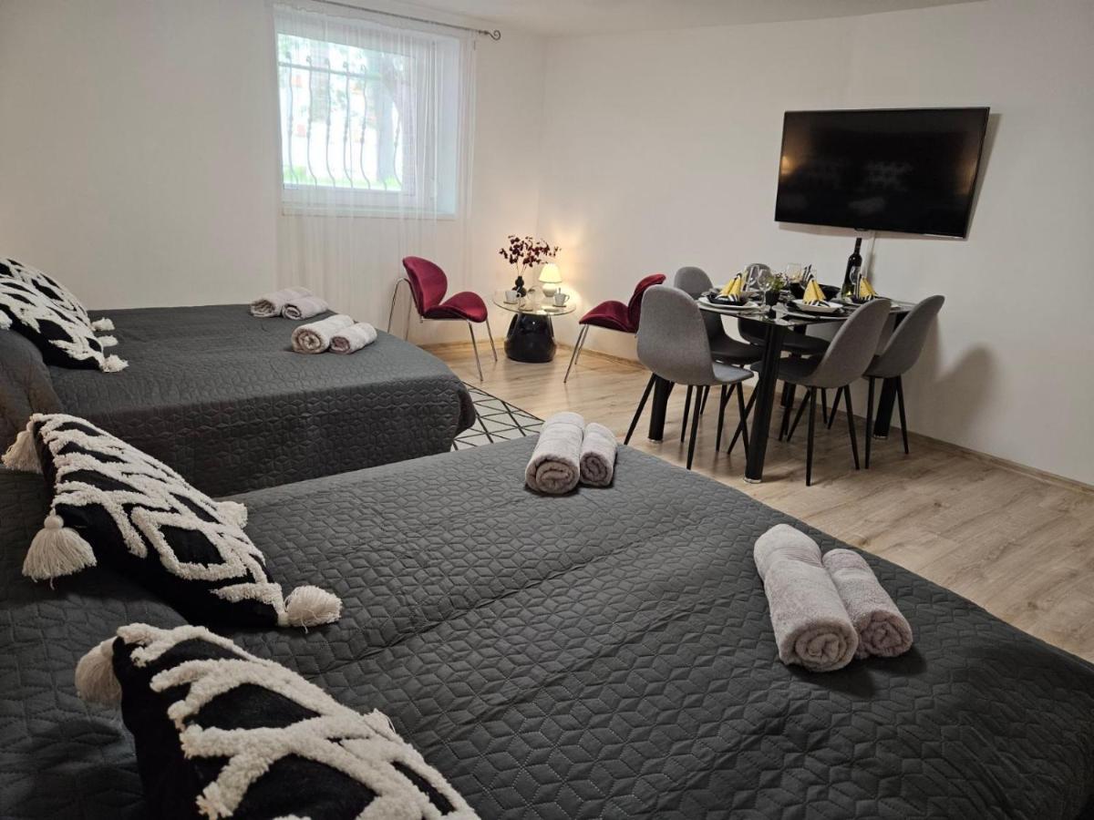 Holiness Apartmanok Сегед Экстерьер фото
